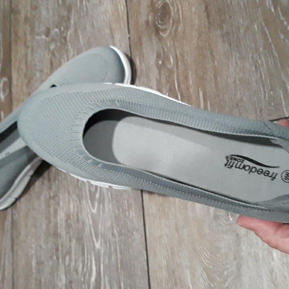 Freedom Fit grey mesh loafers. Mint condition. 9 wide - Picture 8 of 11